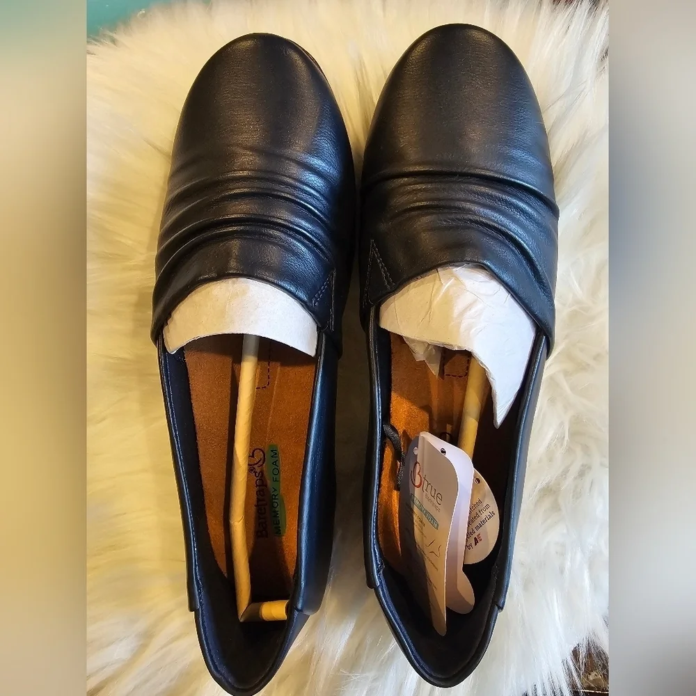 Baretraps Navy Piper Slip-On Flats Size 7.5W